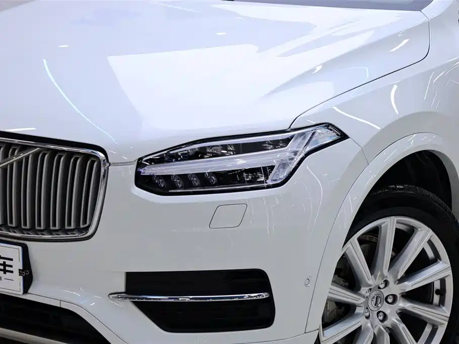 Volvo XC90 2018 — фото 10