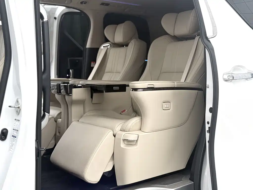 Toyota Alphard 2023 — фото 6