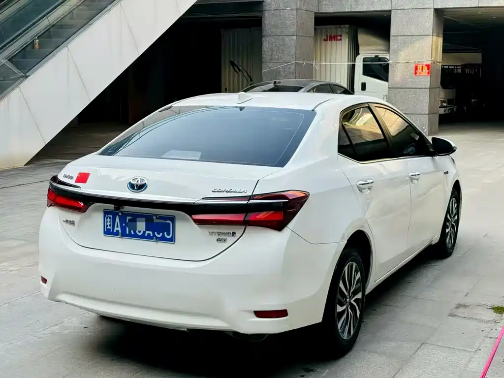 Toyota Corolla 2018 — фото 5