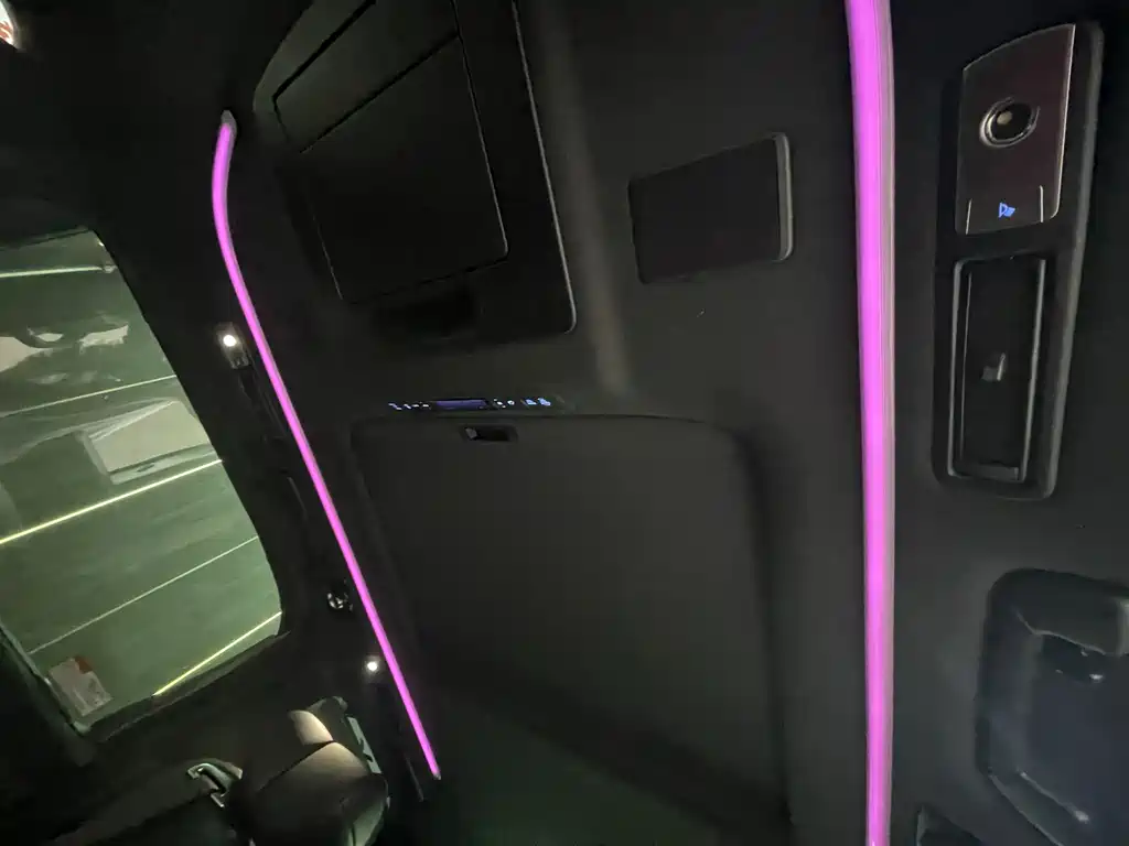 Toyota Alphard 2021 — фото 24