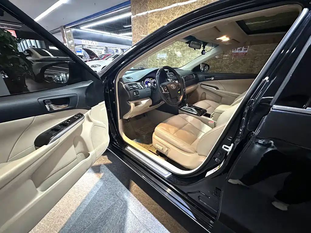 Toyota Camry 2014 — фото 15