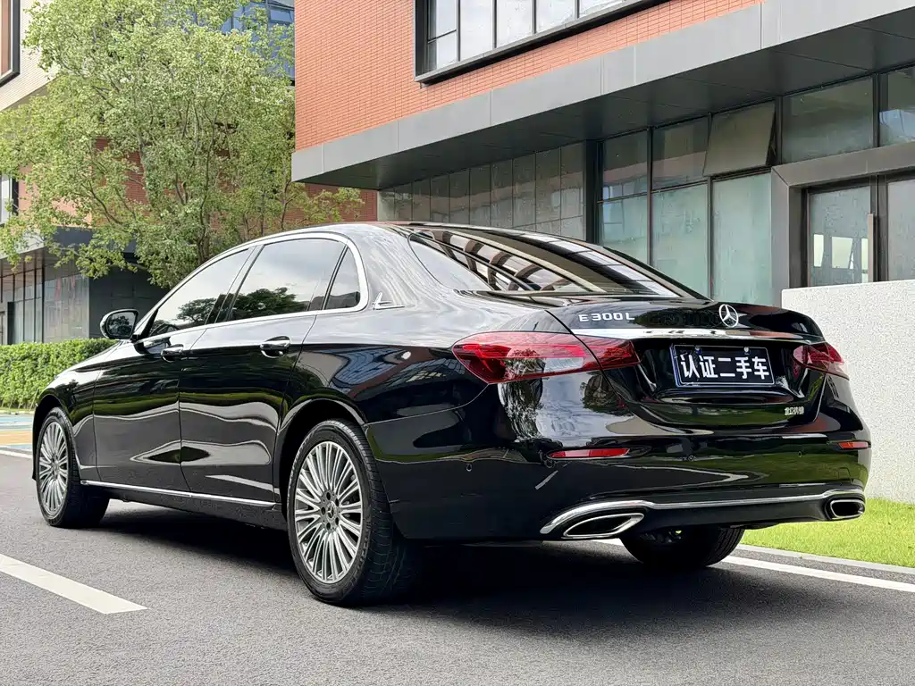 Mercedes-Benz E-Class 2022 — фото 10
