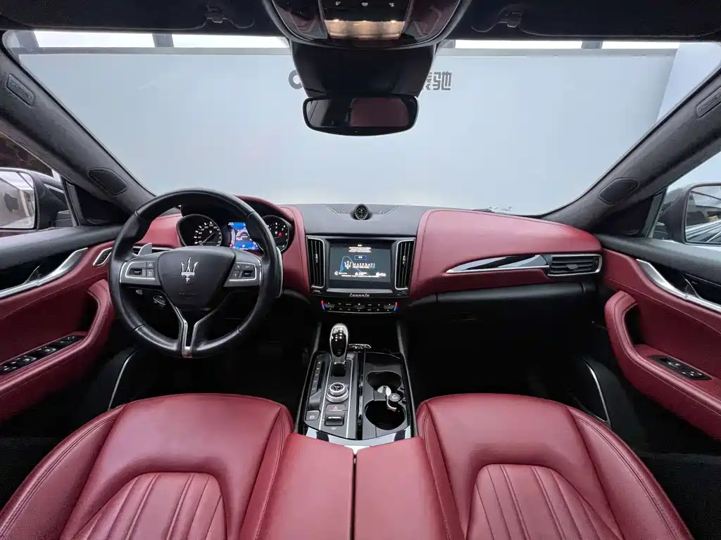 Maserati Levante 2017 — фото 13