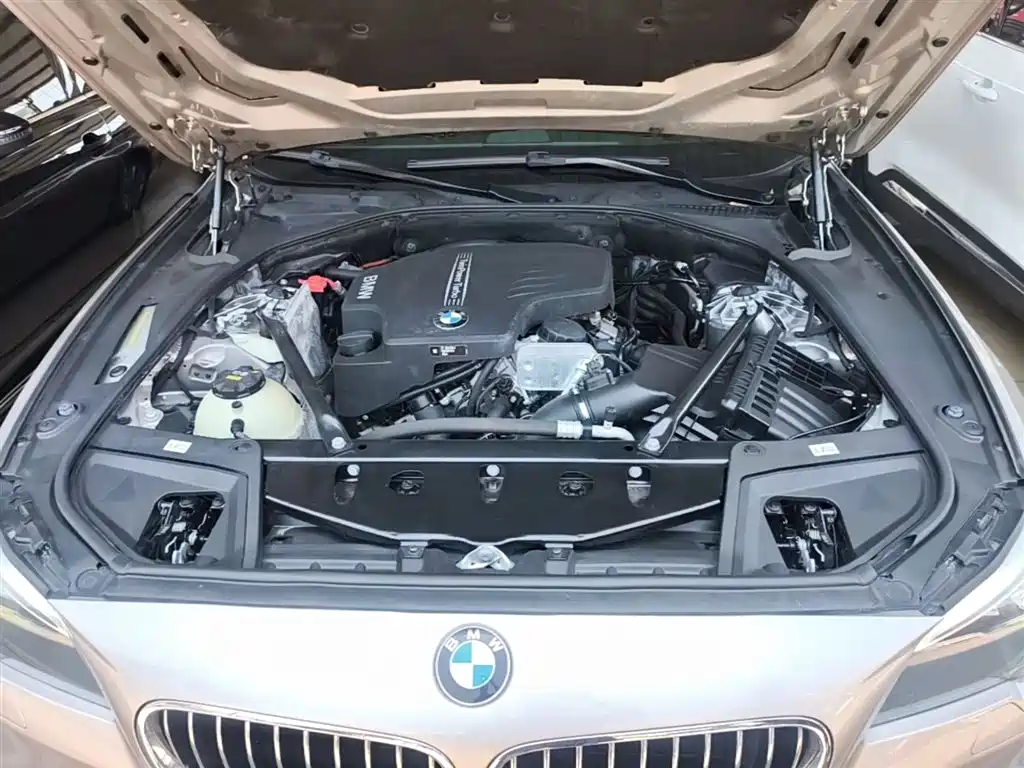 BMW 5 Series 2017 — фото 20