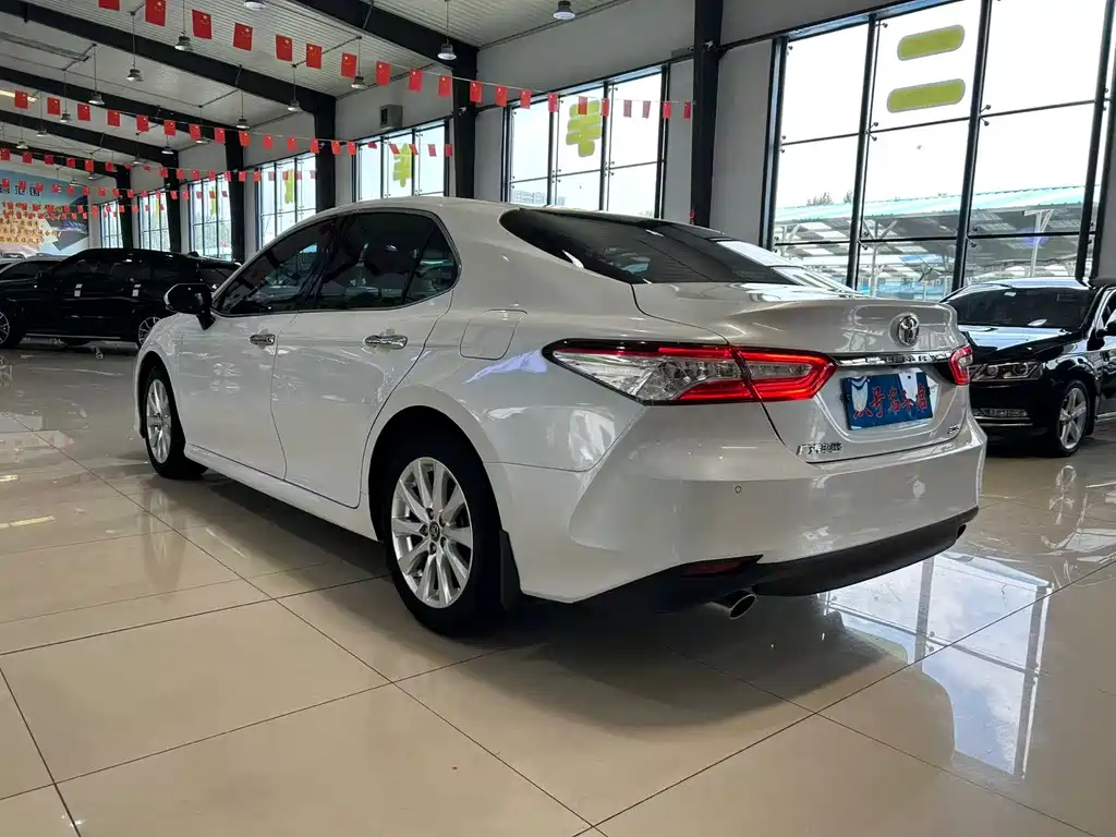Toyota Camry 2020 — фото 12