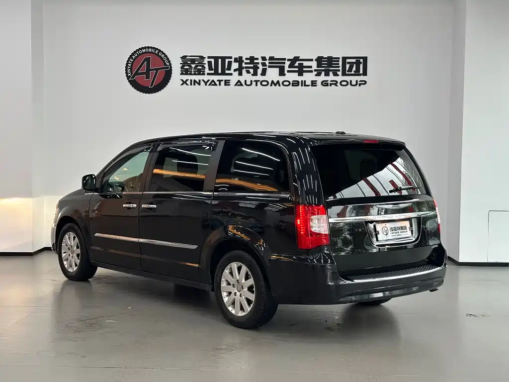 Chrysler Grand Voyager 2014 — фото 5