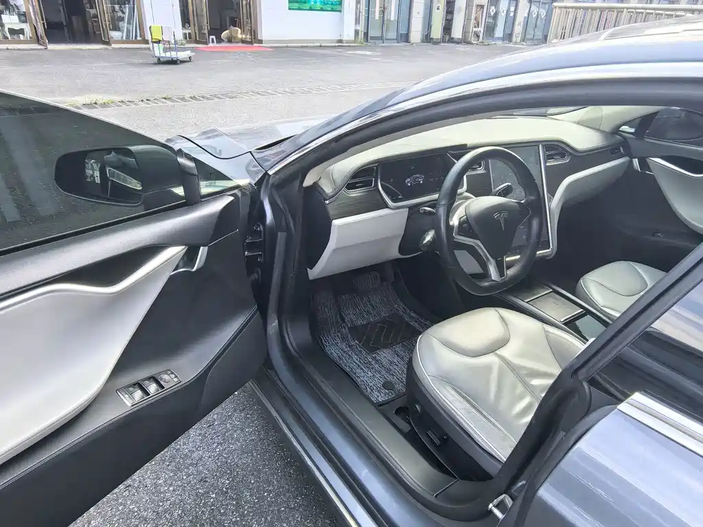 Tesla Model S 2014 — фото 10