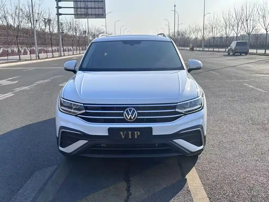 Volkswagen Tiguan L 2023 — фото 2
