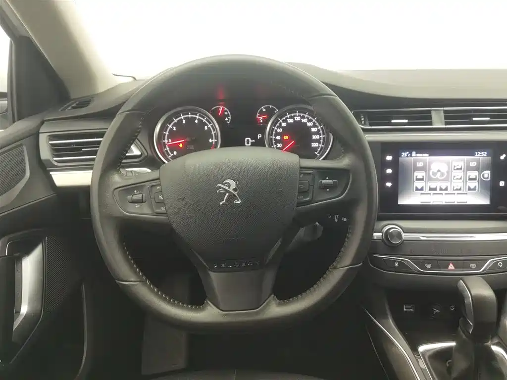 Peugeot 408 2016 — фото 11