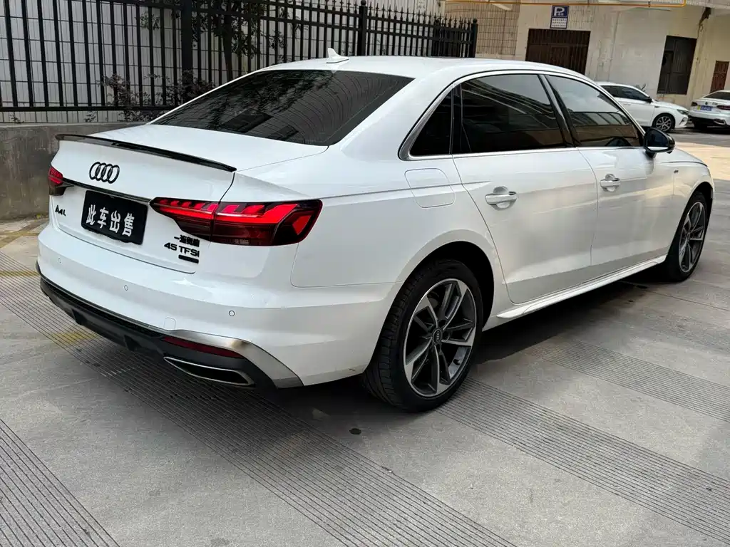 Audi A4L 2022 — фото 9