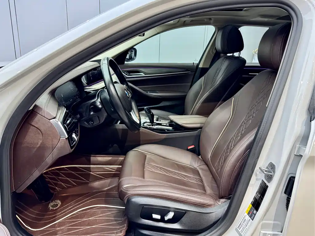 BMW 5 Series New Energy 2020 — фото 9