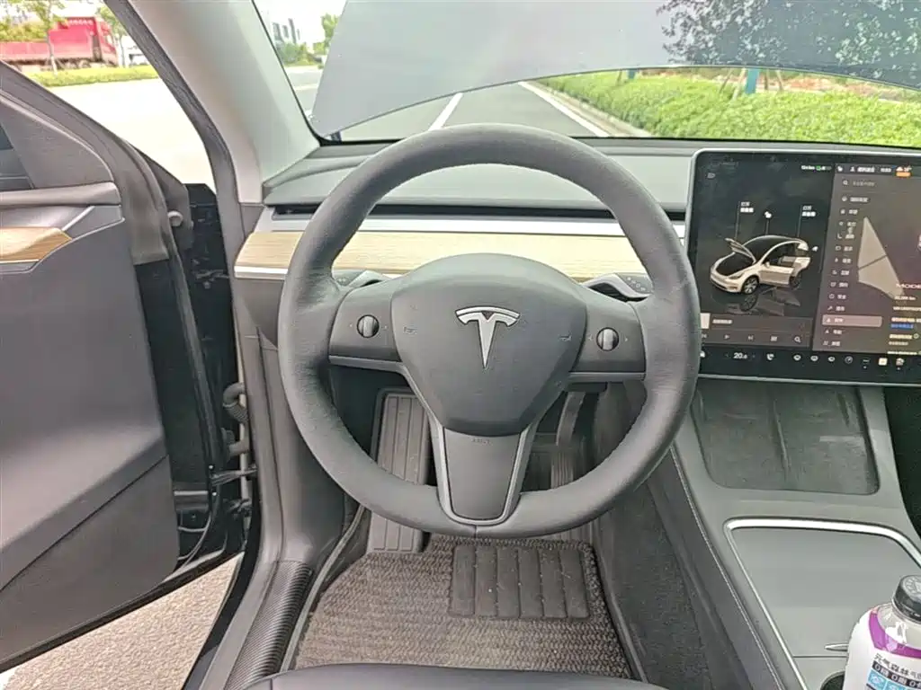 Tesla Model Y 2023 — фото 11
