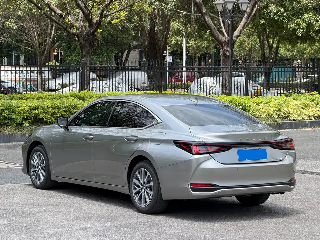 Lexus ES 2025 — фото 14