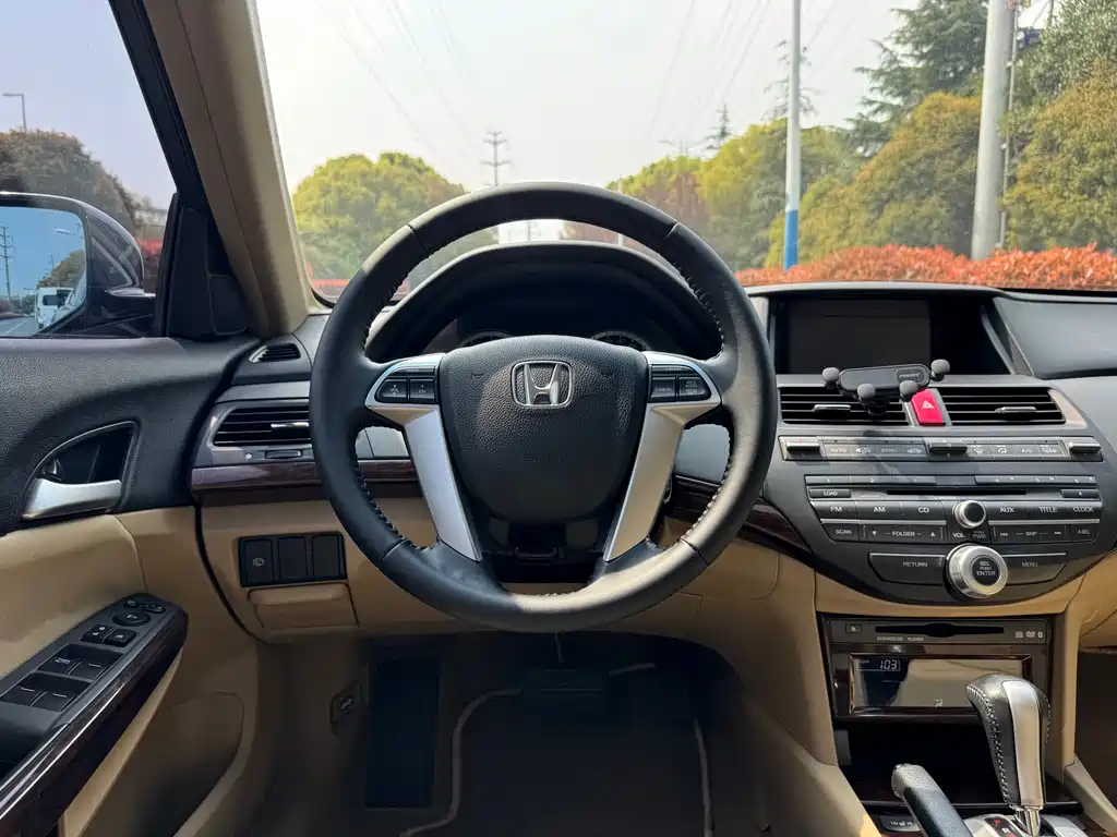 Honda Accord 2013 — фото 12