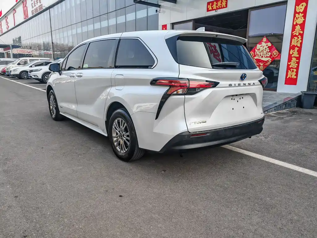 Toyota Sienna 2023 — фото 23