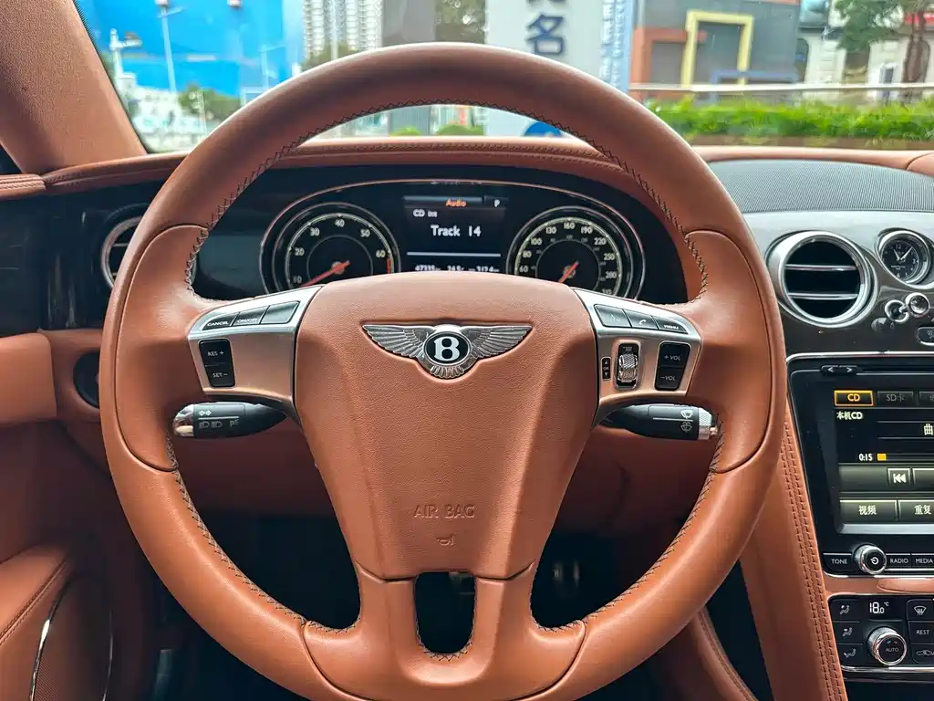 Bentley Flying Spur 2018 — фото 13