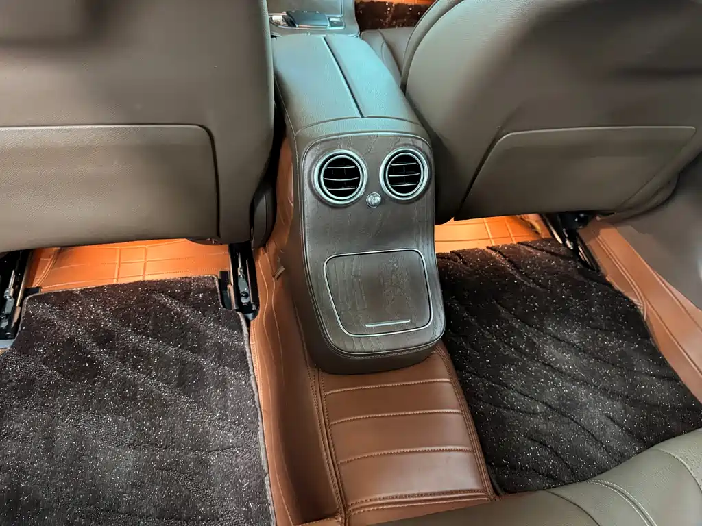 Mercedes-Benz E-Class 2023 — фото 9