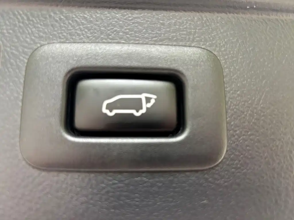 Toyota Vellfire 2023 — фото 25