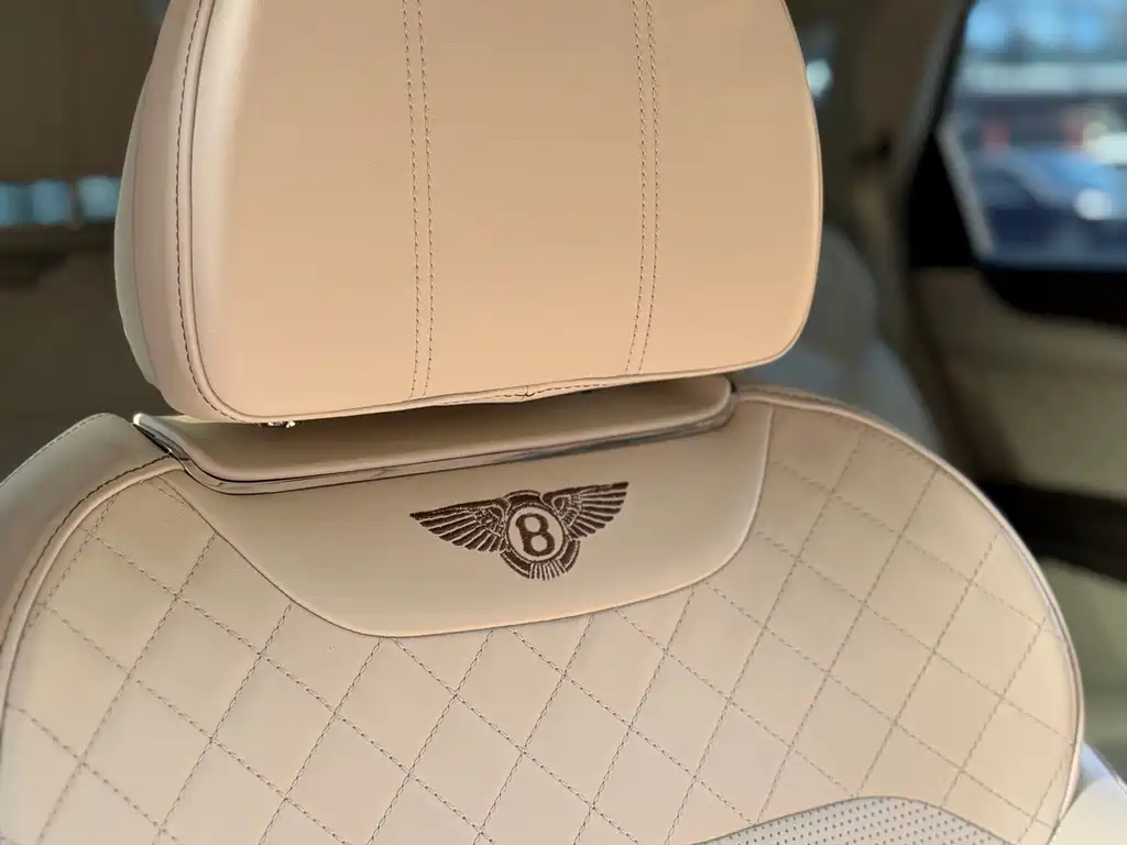 Bentley Bentayga 2016 — фото 13