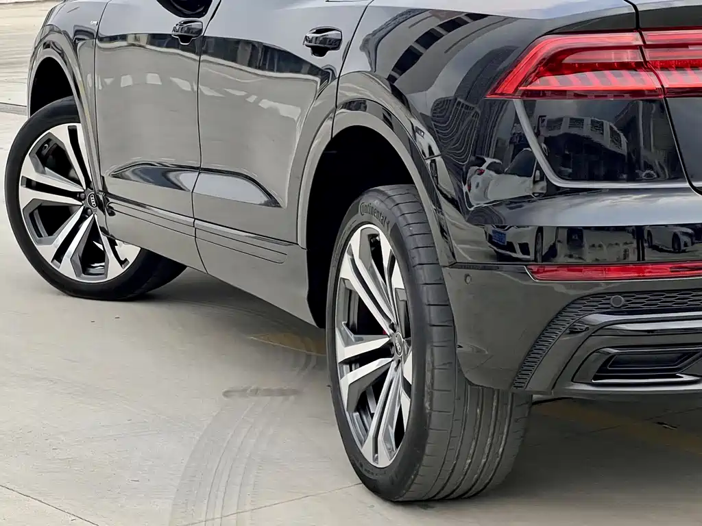 Audi Q8 2024 — фото 25