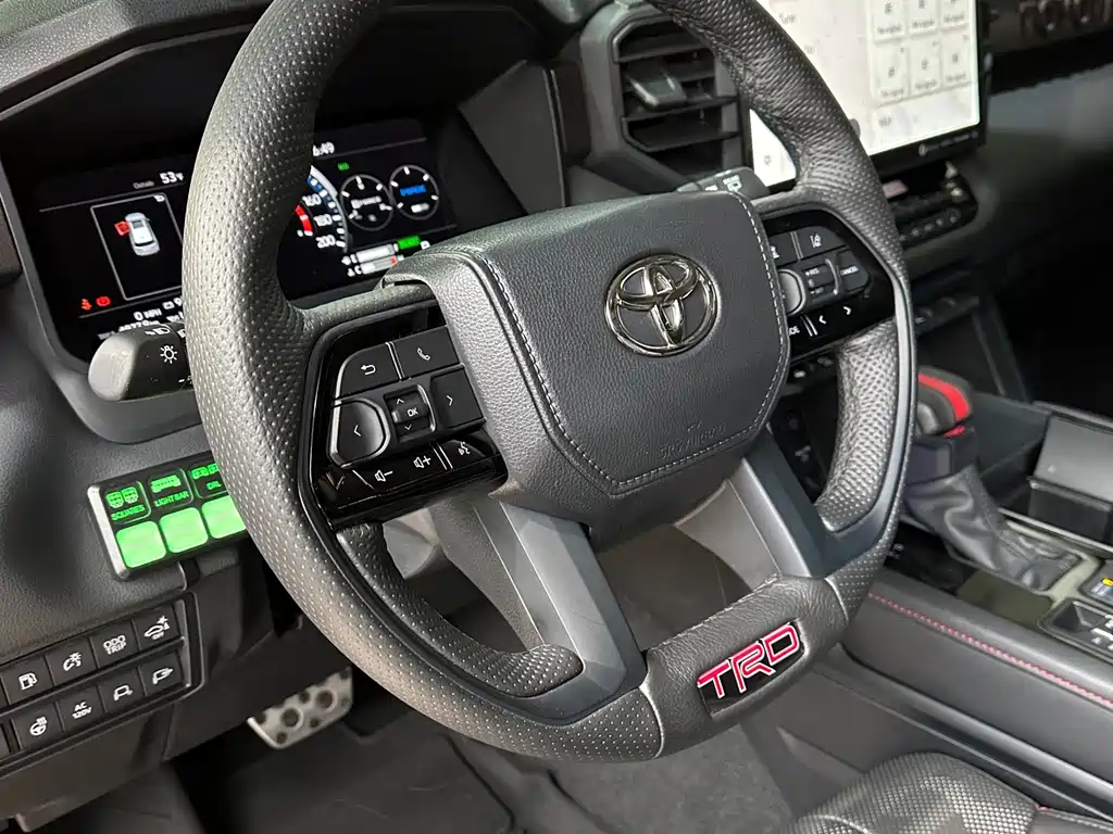 Toyota Sequoia 2023 — фото 13