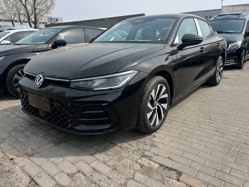 Volkswagen Passat — фото 1