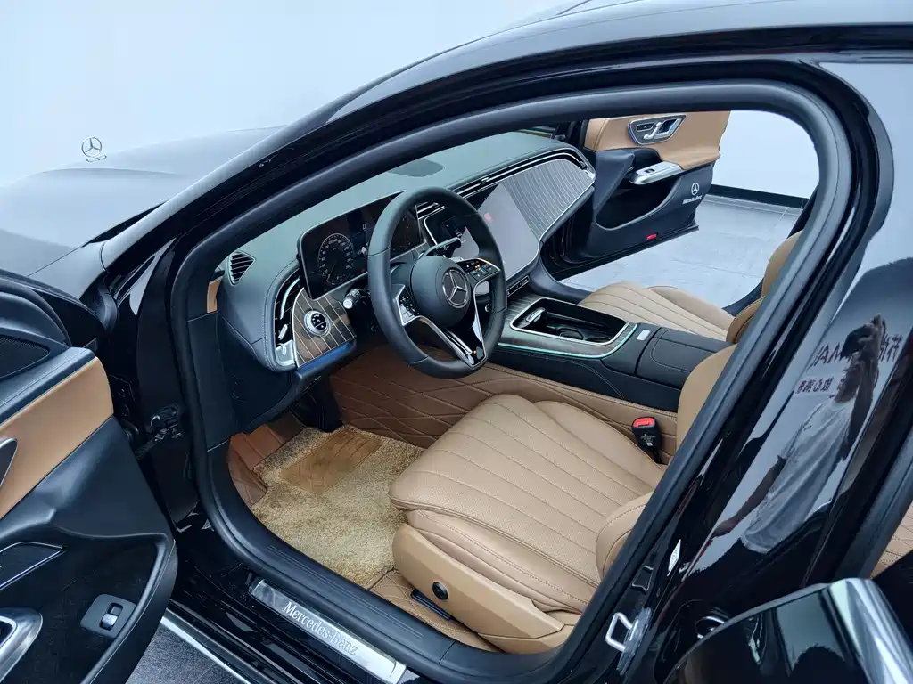 Mercedes-Benz E-Class 2025 — фото 14