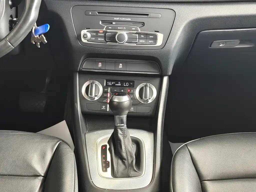 Audi Q3 2015 — фото 12