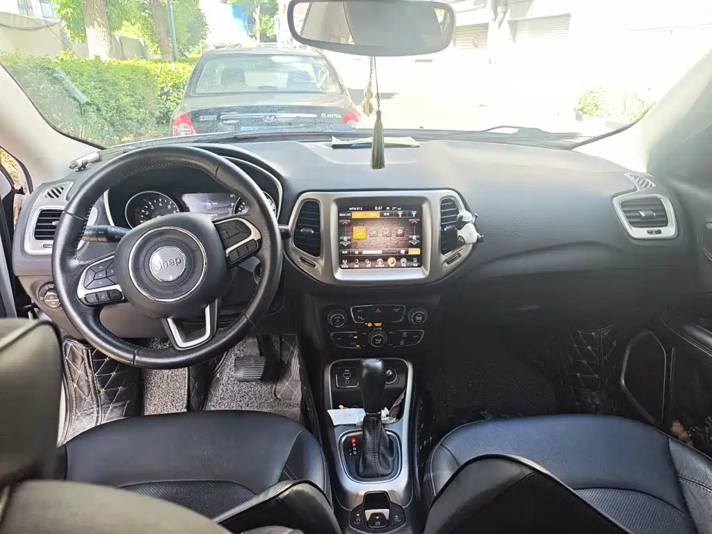 Jeep Compass 2017 — фото 13