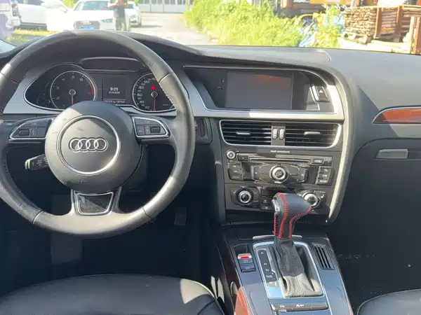 Audi A4L 2015
