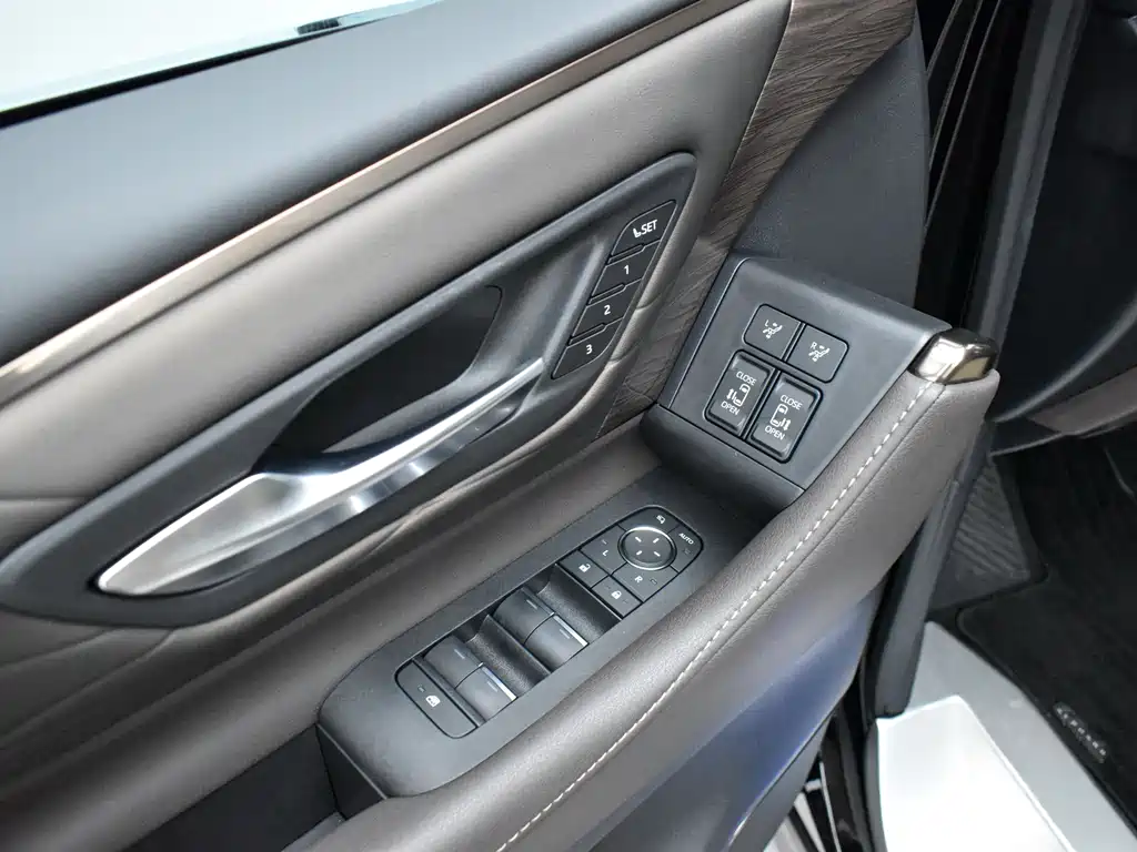 Toyota Alphard 2024 — фото 19
