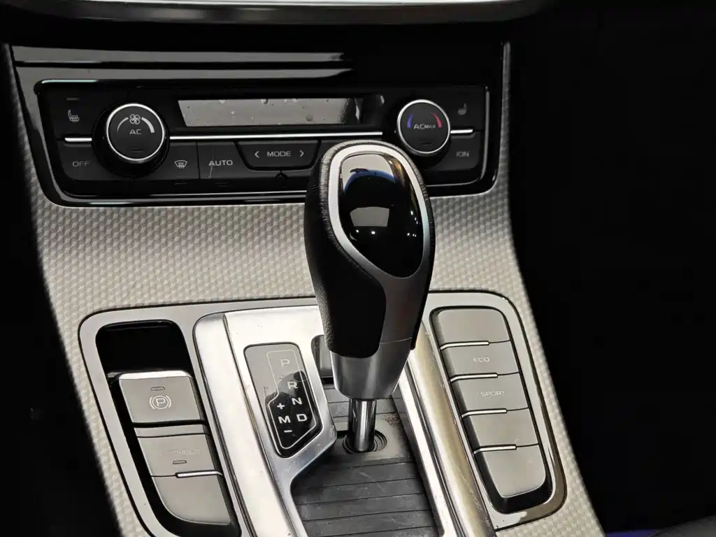 Geely Emgrand GS 2016 — фото 17