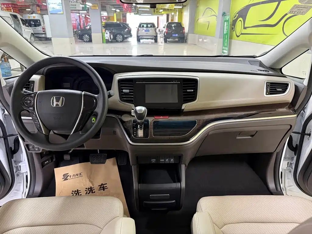 Honda Odyssey 2018 — фото 14