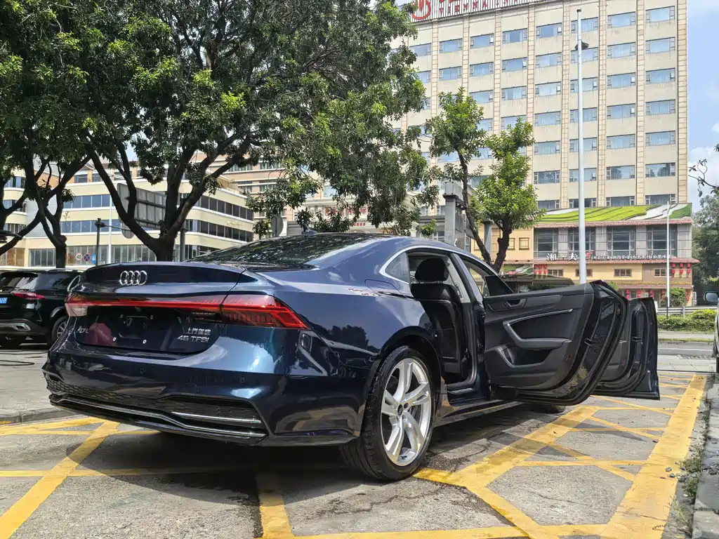 Audi A7L 2023 — фото 8