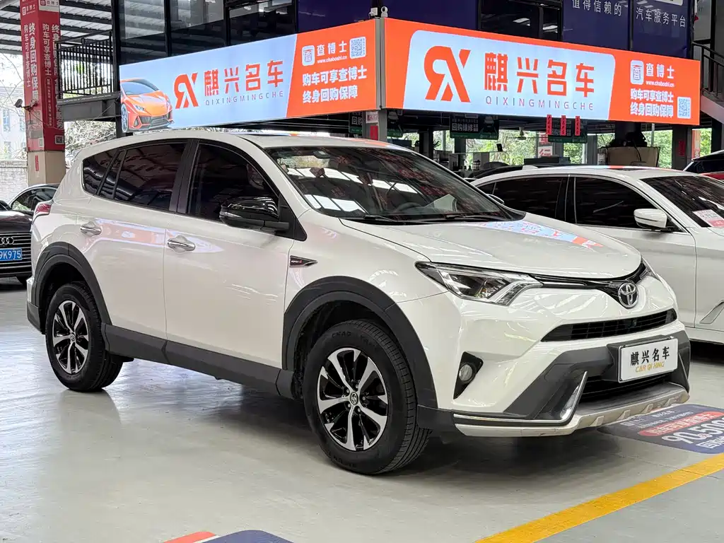 Toyota RAV4 2018 — фото 3