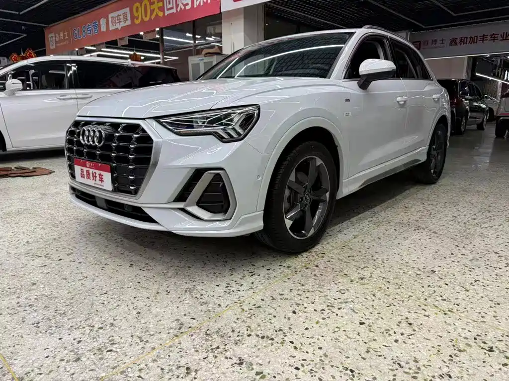 Audi Q3 2022 — фото 1