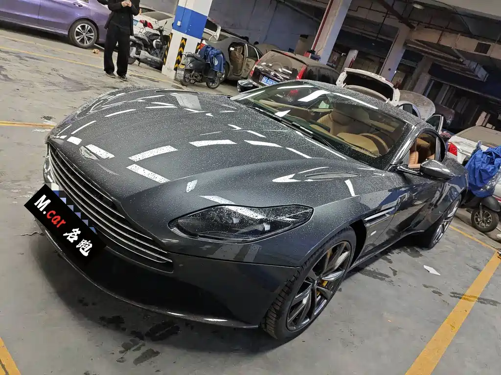 Aston Martin DB11 2020