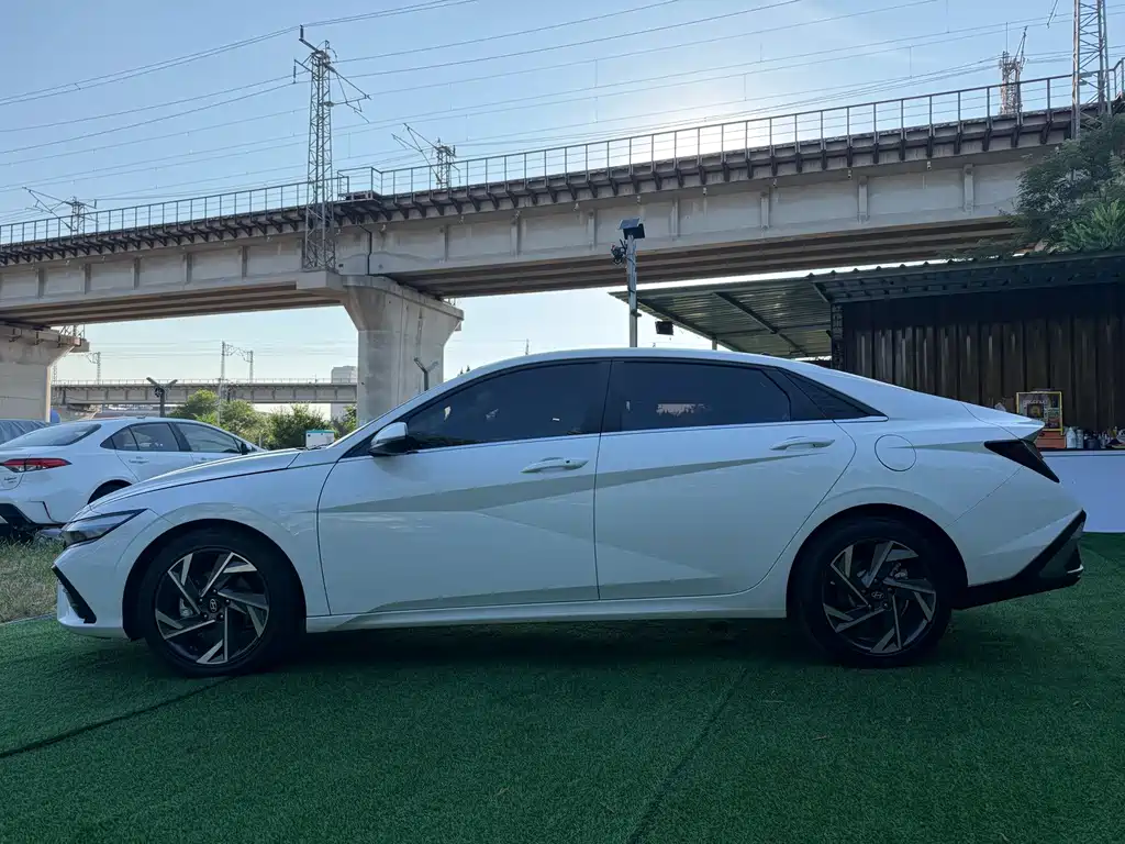 Hyundai Elantra 2023