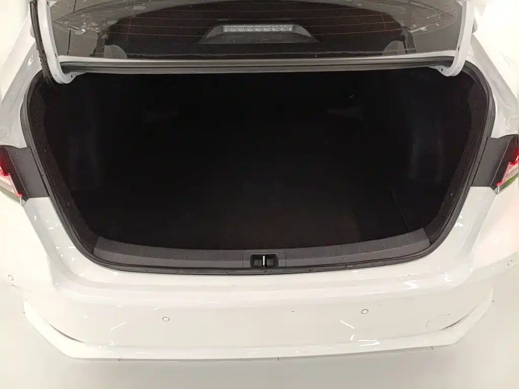 Toyota Corolla 2023 — фото 16