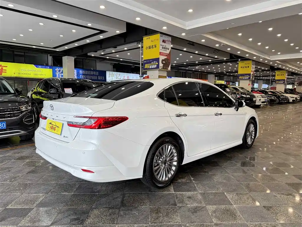 Toyota Camry 2025 — фото 34