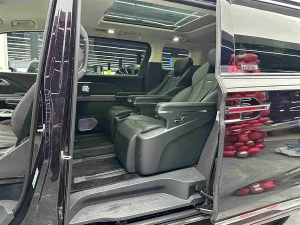 Hongqi HQ9 PHEV 2024