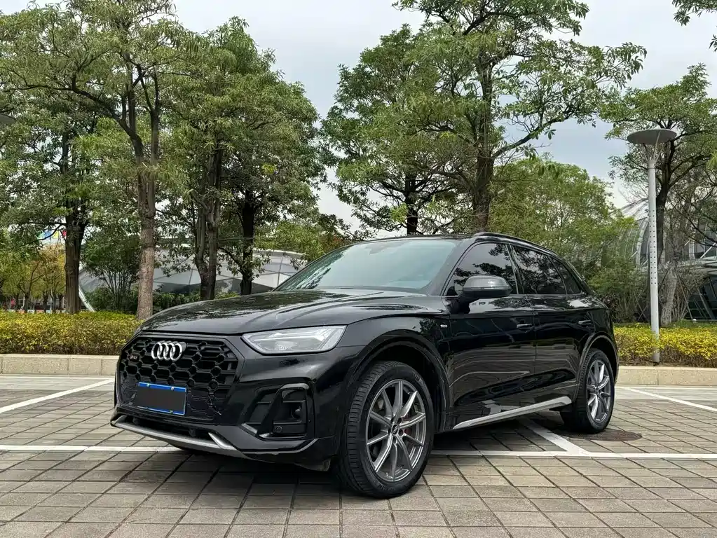 Audi Q5L 2022 — фото 1