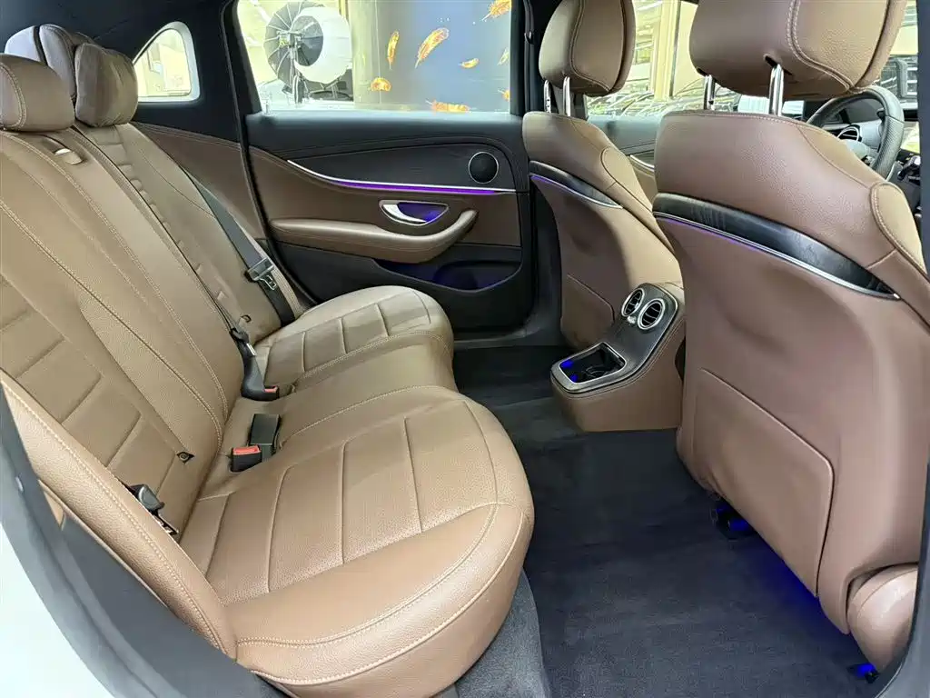 Mercedes-Benz E-Class 2022 — фото 17