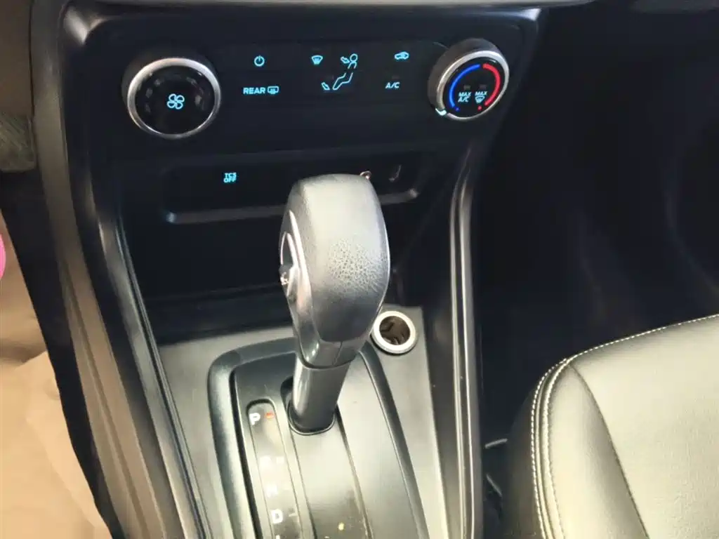 Ford Ecosport 2017 — фото 14