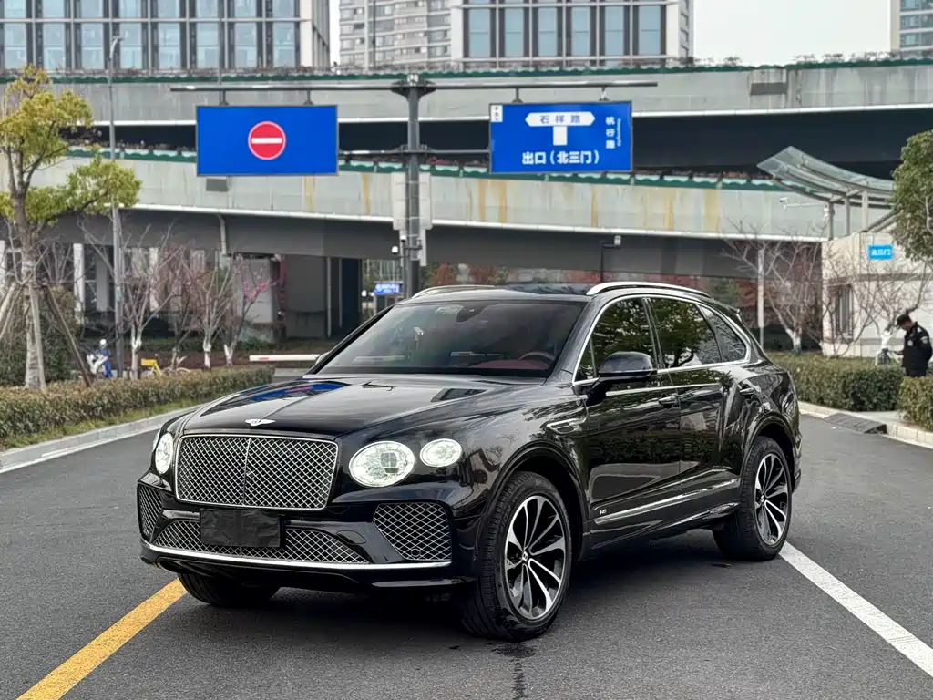 Bentley Bentayga 2021 — фото 3