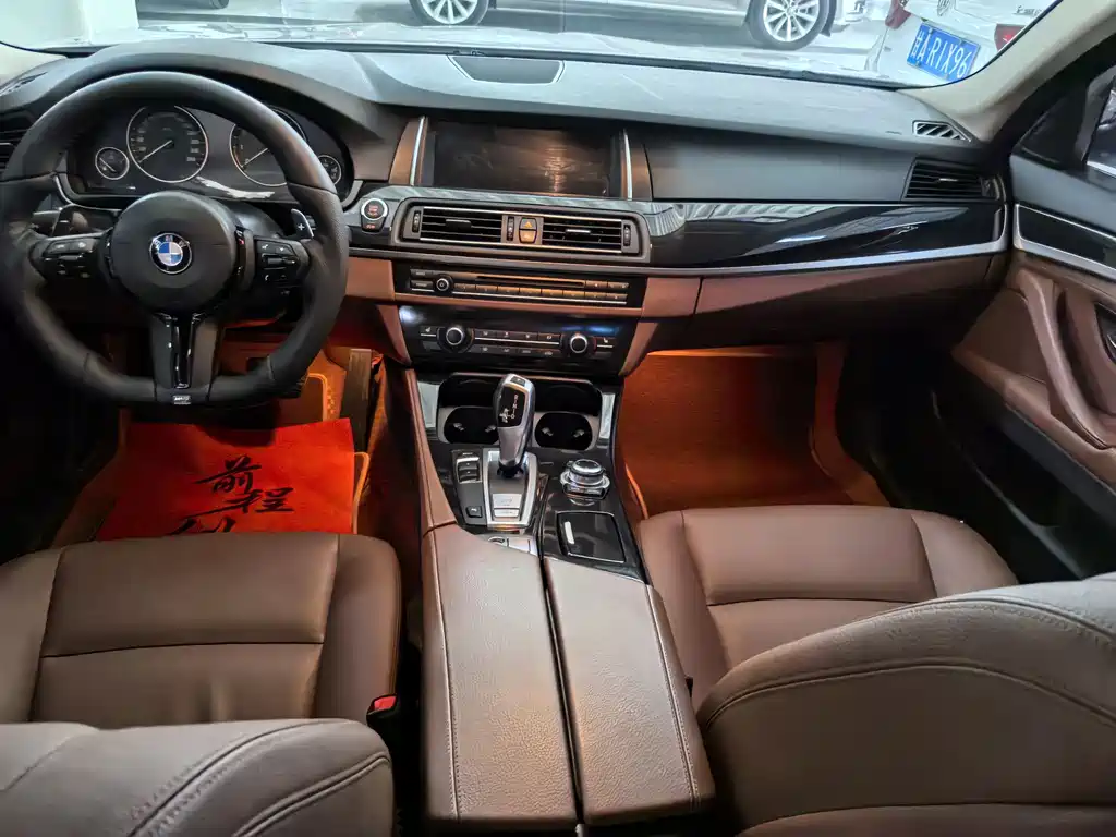 BMW 5 Series 2017 — фото 8
