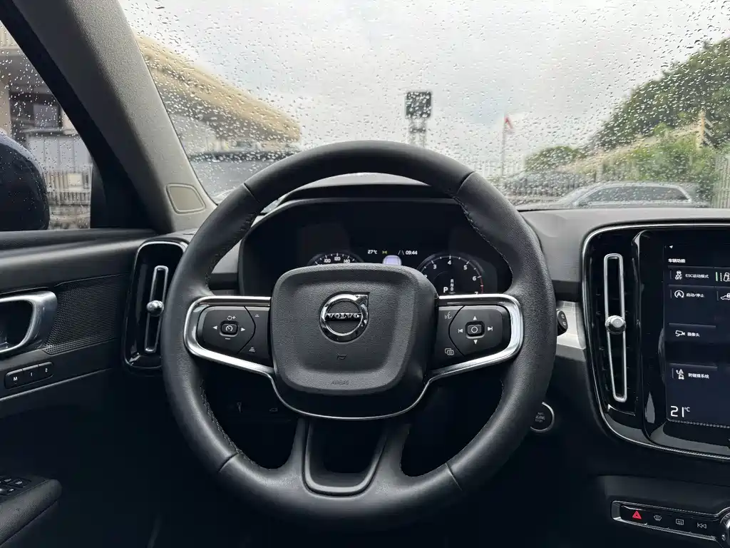 Volvo XC40 2022 — фото 19