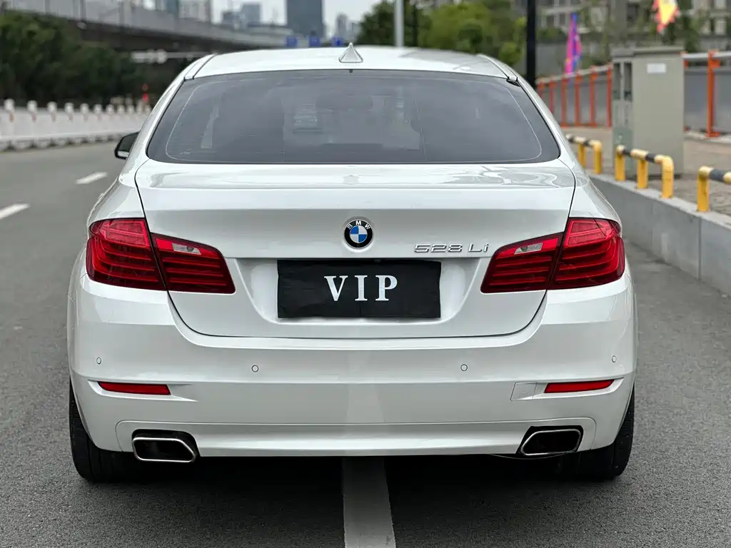 BMW 5 Series 2015 — фото 15