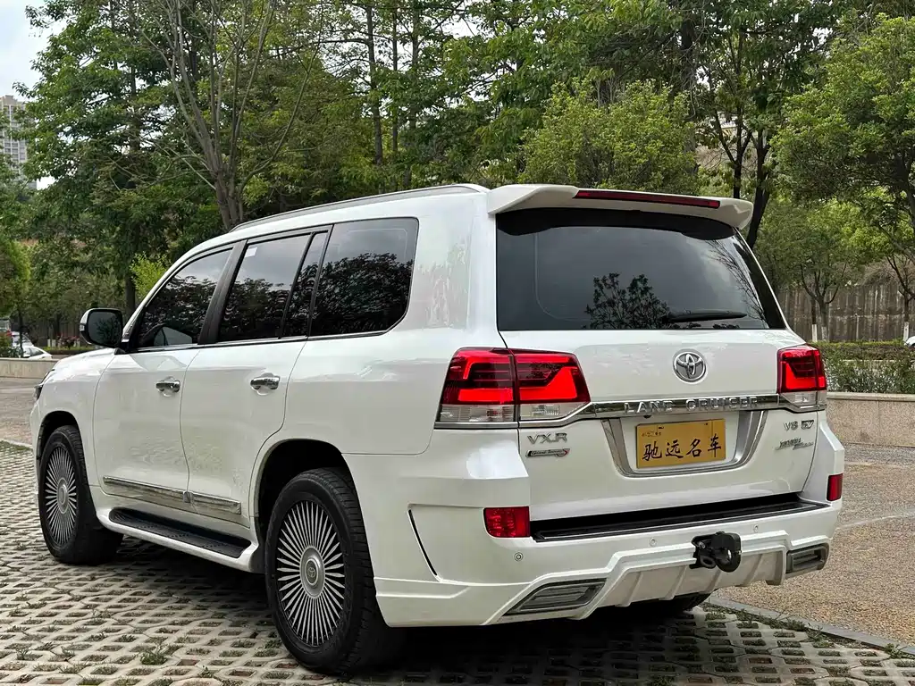 Toyota Land Cruiser 2020 — фото 18