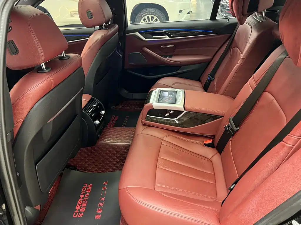 BMW 5 Series 2020 — фото 10